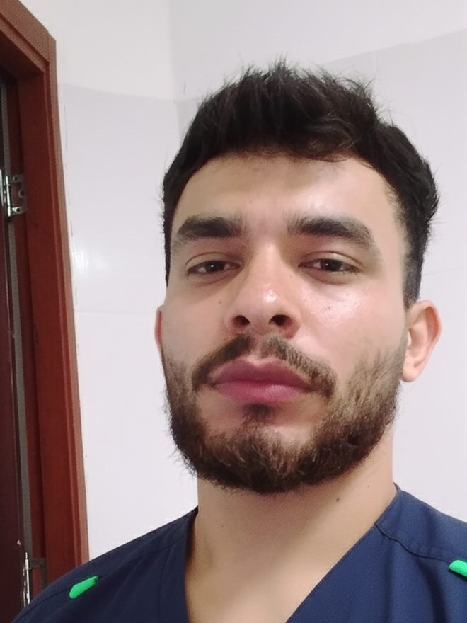 Pedro Barrera, nutricionista dietista, en su consulta